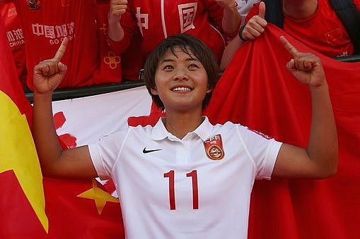 王霜迎27岁生日：曾获亚洲小姐+征服巴黎！FIFA赞她“女足梅西” - 2