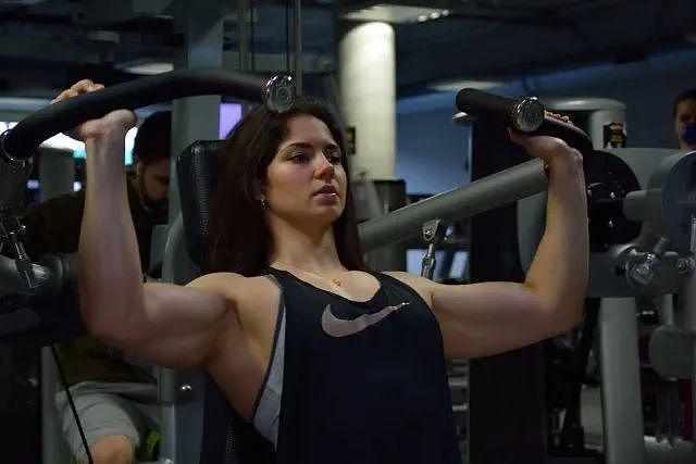 25岁俄罗斯女孩，为健身放弃学业，健硕的身材让人羡慕 - 5