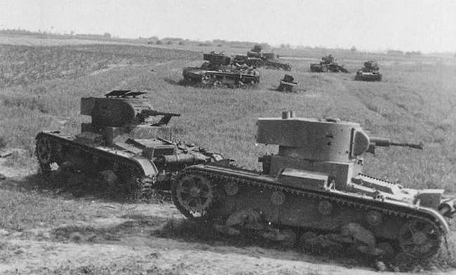 巴甫洛夫的奇妙指挥，大军全进突出部，却被德军侧翼迂回包了饺子 - 2