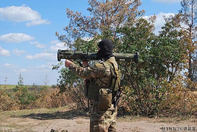 乌克兰侦察兵展示各种武器 美国榴弹机枪 德国手榴弹 瑞典火箭筒 - 8