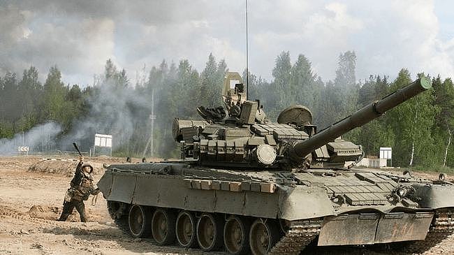 步兵打坦克战法不过时 俄军组织男女士兵配合演练 - 1