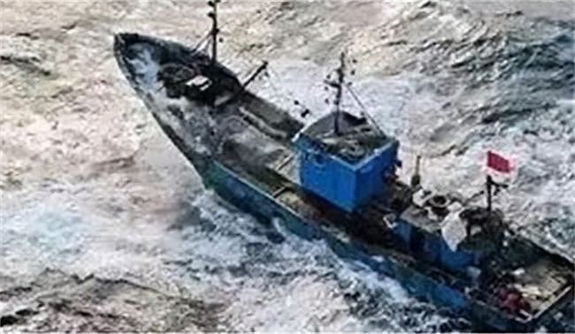 鲁荣渔2682号惨案：33人出海，22人被喂鲨鱼，堪称真实版大逃杀 - 1