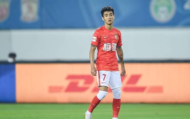 97国青小将新赛季第一球，广州保卫战拿到关键3分，逃离降级区 - 3