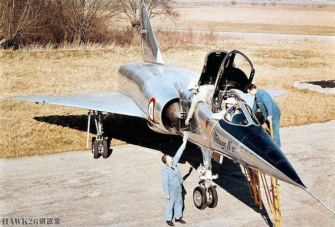65年前 幻影IV原型机首次试飞“高卢雄鸡”造出的最小战略轰炸机 - 3