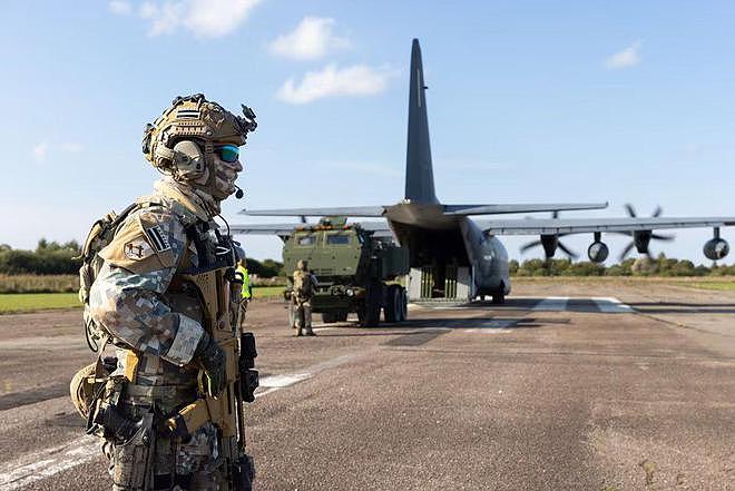 “海玛斯”现身拉脱维亚 C-130运输机进行战术空运 完成蛙跳作战 - 5