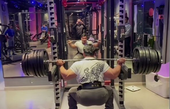 华哥挑战深蹲270公斤，成功完成3次动作，网友：动作不够标准 - 2