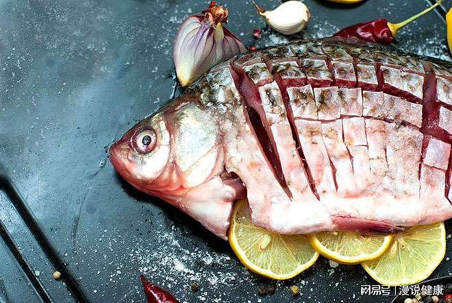 鱼头、鱼皮含有重金属不能吃？真正不能吃的，究竟是鱼哪个部位？ - 1