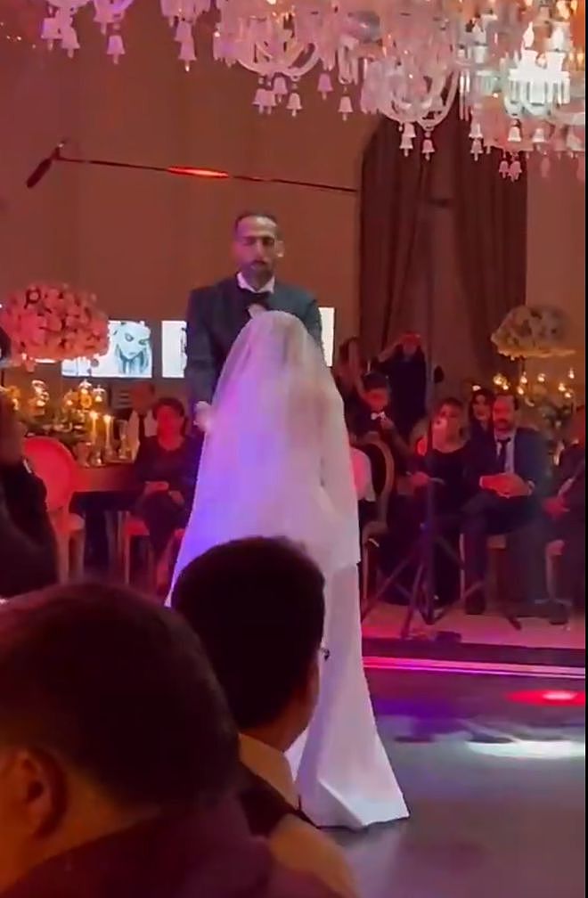 美女和巨兽!2米18哈达迪和1米7女友伊朗大婚,大帝搂娇妻翩翩起舞 - 7