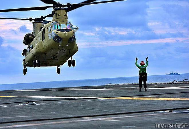 “支奴干”直升机降落在航母上 驻韩美军演练紧急情况的着舰作业 - 16