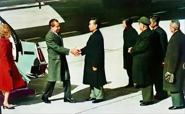 毛主席送了4两茶叶作为回礼，尼克松却面露难色，周总理如何化解 - 4