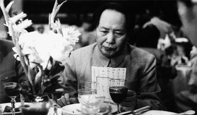 1950年毛主席路过哈尔滨，问到贺子珍，秘书回答：陈毅市长照顾着 - 5