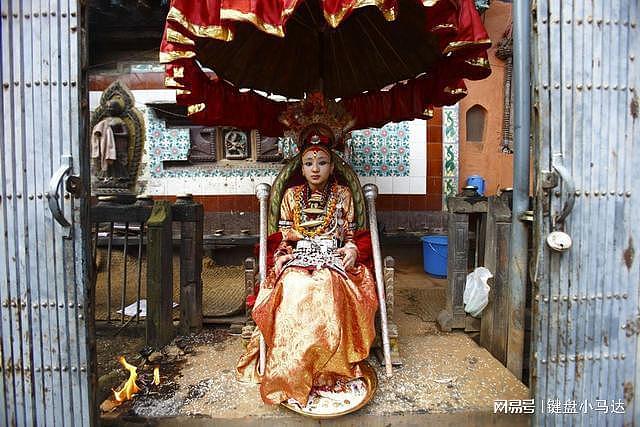 尼泊尔活女神：4岁筛选上位，国王见了得下跪，嫁人却成了难题 - 3