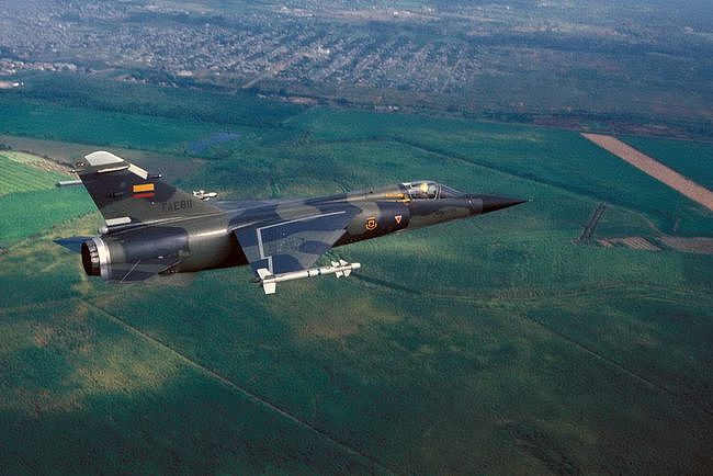 法兰西之翼：担任低空低速下的地面支援任务的幻影F1 - 13