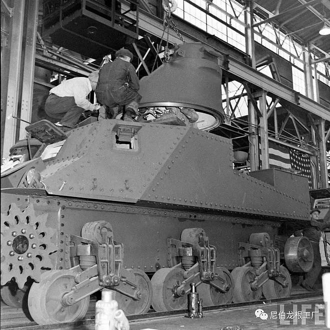 汽车城日常：二战美军M3中型坦克的生产线留影 - 17