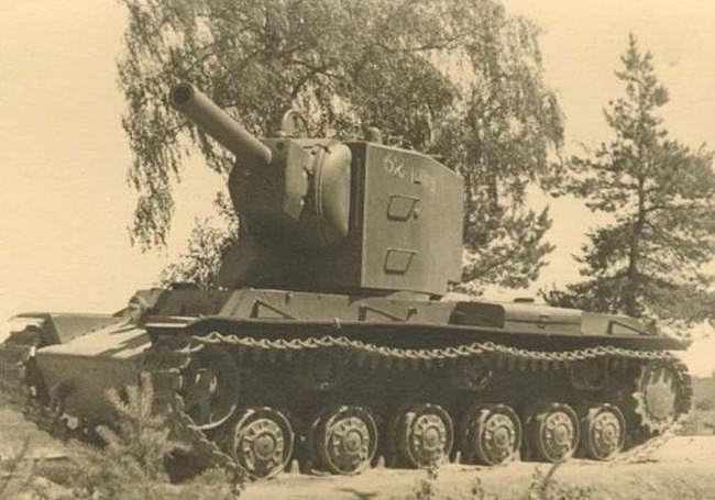 战场上可靠的达瓦里希！榴弹炮摧毁一切的SU-152自行火炮 - 2