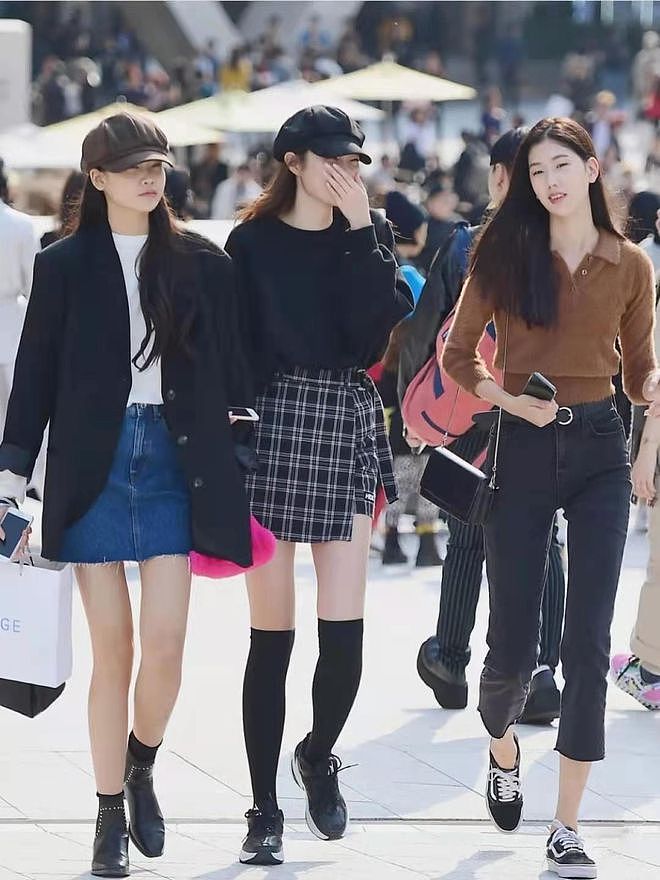 天气暖和之后穿穿短裙吧，韩国街头有不少人穿，又时尚又显年轻 - 1