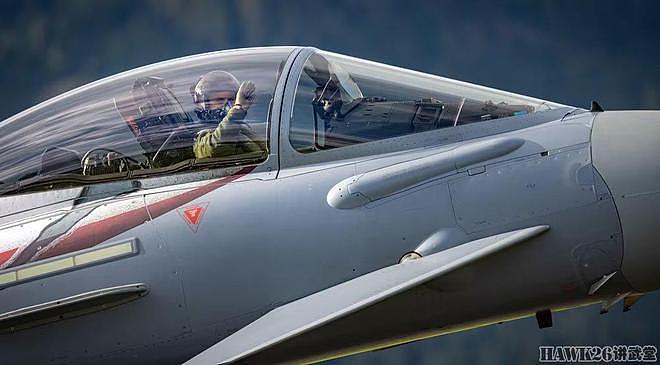 摄影师镜头中的“空中力量”航展 飞行员惊鸿一瞥 展示迷人气质 - 8