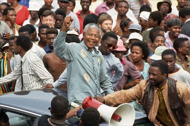为何没人再吹捧曼德拉了？看看如今的南非，30年前可是发达国家 - 9