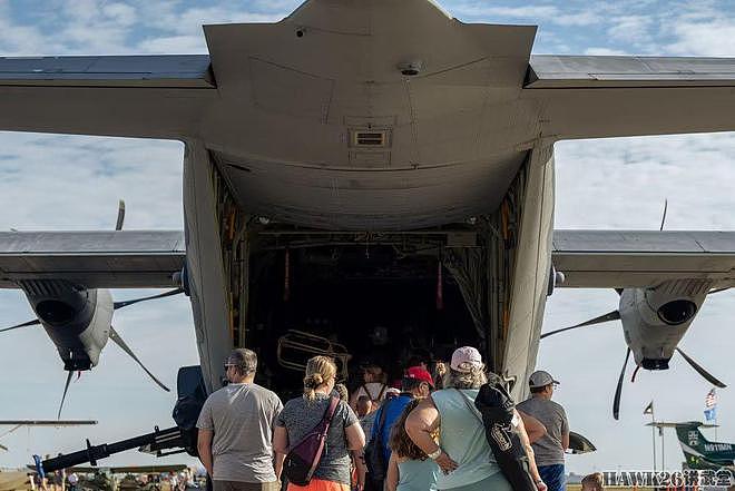 美国苏福尔斯航空展开幕 AC-130J“幽灵骑士”炮艇机成最大明星 - 3