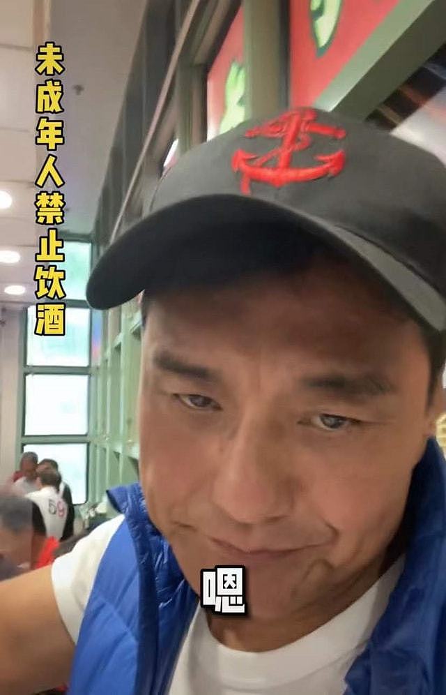 63岁香港戏骨一顿喝六瓶酒，醉酒后对镜头剔牙打嗝，喊话没钱命苦 - 11
