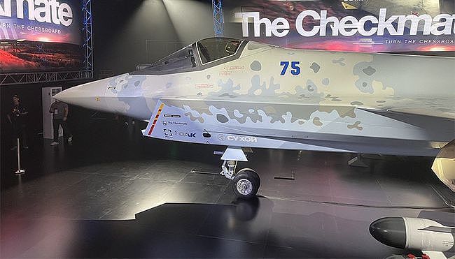 苏-75亮相迪拜，单价仅3000万美元，将与美国竞争未来战机市场？ - 1
