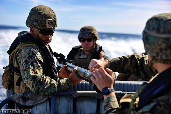 美国海军陆战队肩扛式防空导弹训练 在充气橡皮艇上发射“毒刺” - 5
