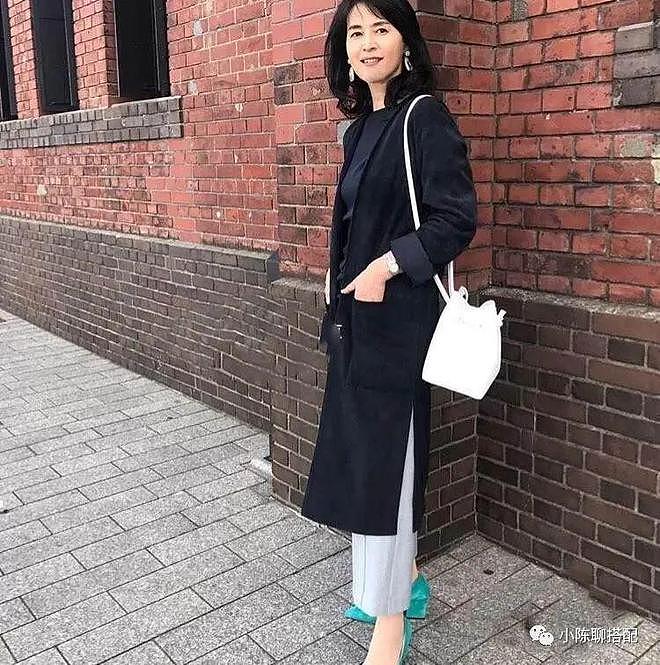 优雅到骨子里的日本妈妈：穿衣简单不扮嫩，却把50岁穿成30岁 - 15