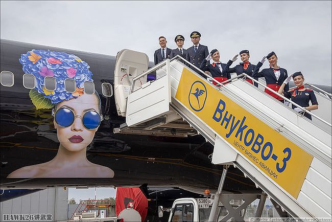 俄罗斯商业航空展开幕 美女簇拥顶尖公务机 不是一般有钱能够消费 - 4