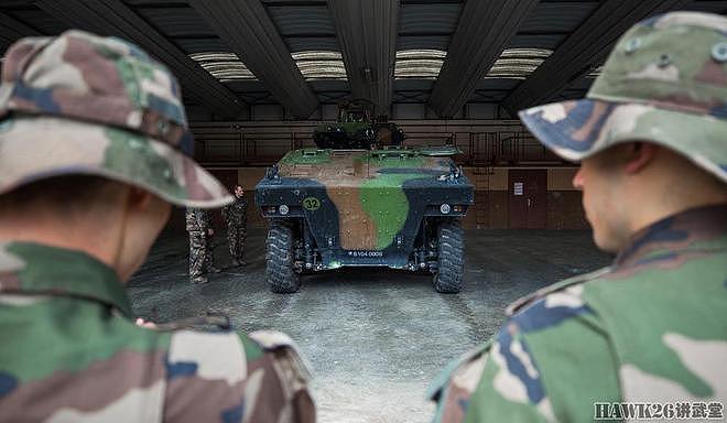 法国第35步兵团训练预备役士兵 操作VBCI步兵战车 安全放在首位 - 3
