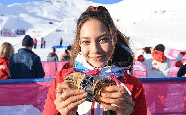 16岁混血少女谷爱凌：放弃美籍加入中国，夺得数枚金牌，近况如何 - 2