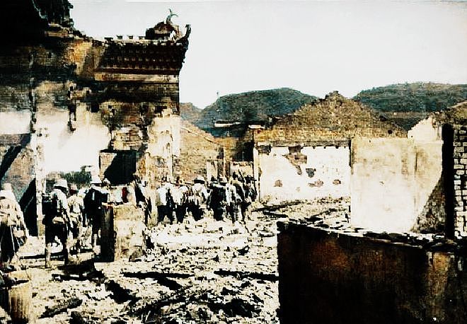 1944年，日军闯入小山村宿营，五个女人遭遇了悲惨的命运 - 1