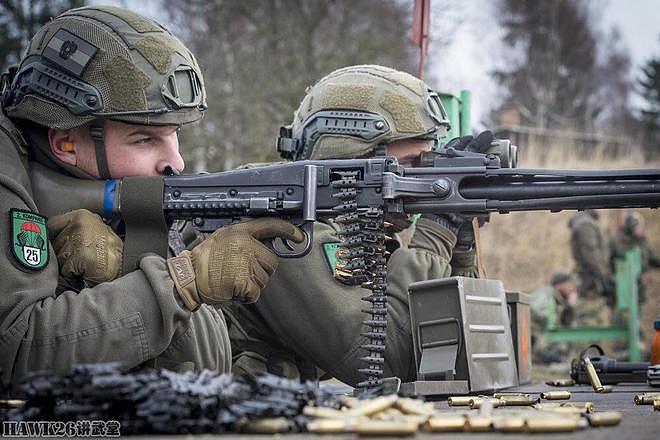 奥地利第25猎兵营实弹训练 MG74通用机枪火力全开 源自经典设计 - 7