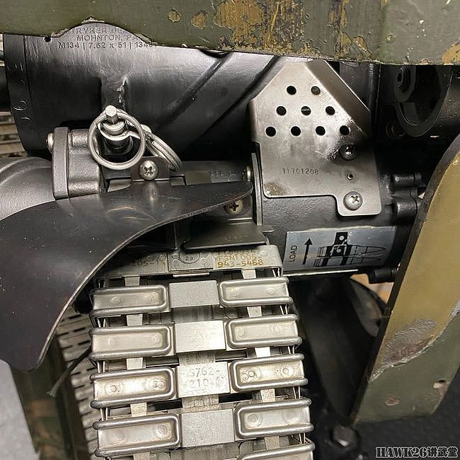 美国土豪展示的加特林机枪 说说枪架 消焰器 弹壳收集槽的那些事 - 5