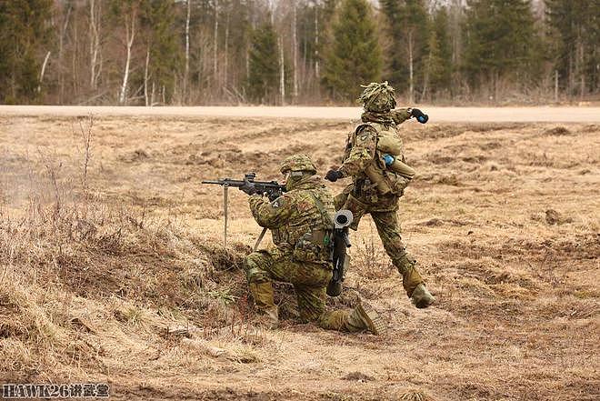 爱沙尼亚精锐步兵实弹射击训练 轻重武器亮相 无后坐力炮猛烈开火 - 8