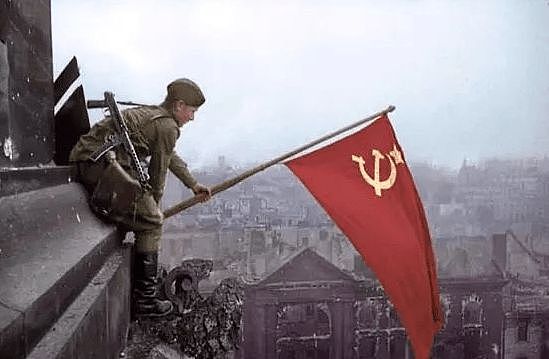 英美法打起算盘，苏军伤亡30万人换一城，为何最后是苏联攻进柏林 - 1