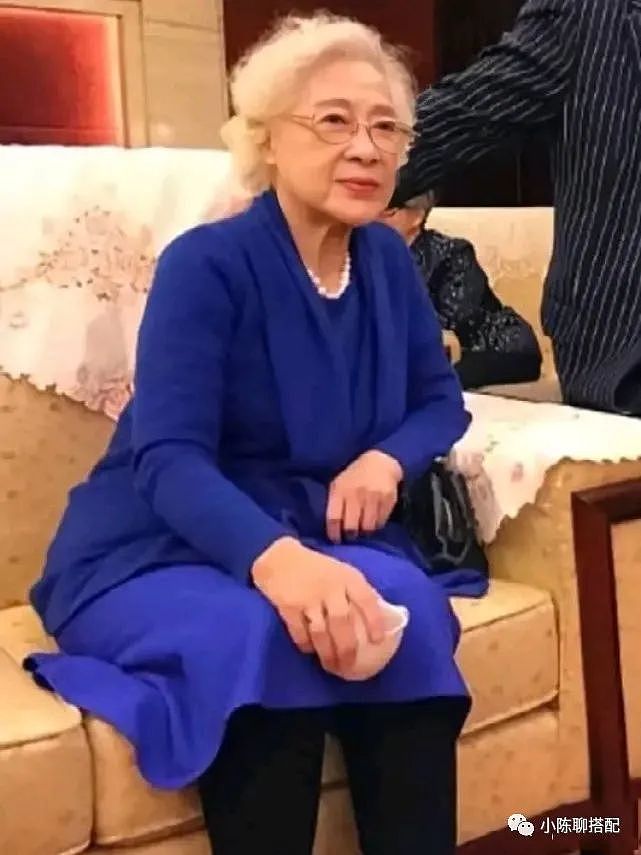 被周总理称为“中国最美女性”，已99岁的秦怡老了依旧如此美丽 - 7