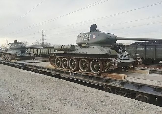 俄军莫辛纳甘大战乌军MG42，这些古董都是哪来的？ - 12