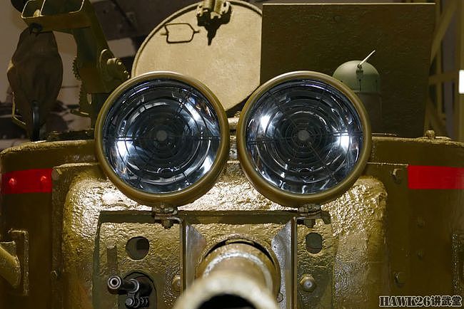 俄罗斯博物馆完善T-26轻型坦克 加装两个探照灯 复原当年夜战型号 - 4