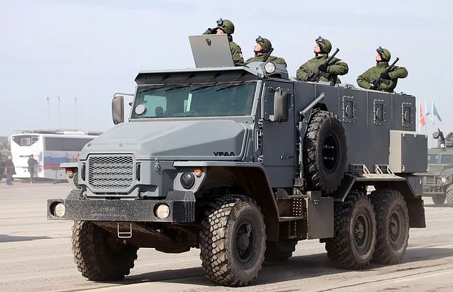 俄罗斯14大现役军用车辆总览，个个都有着“俄式粗犷”的外观 - 15