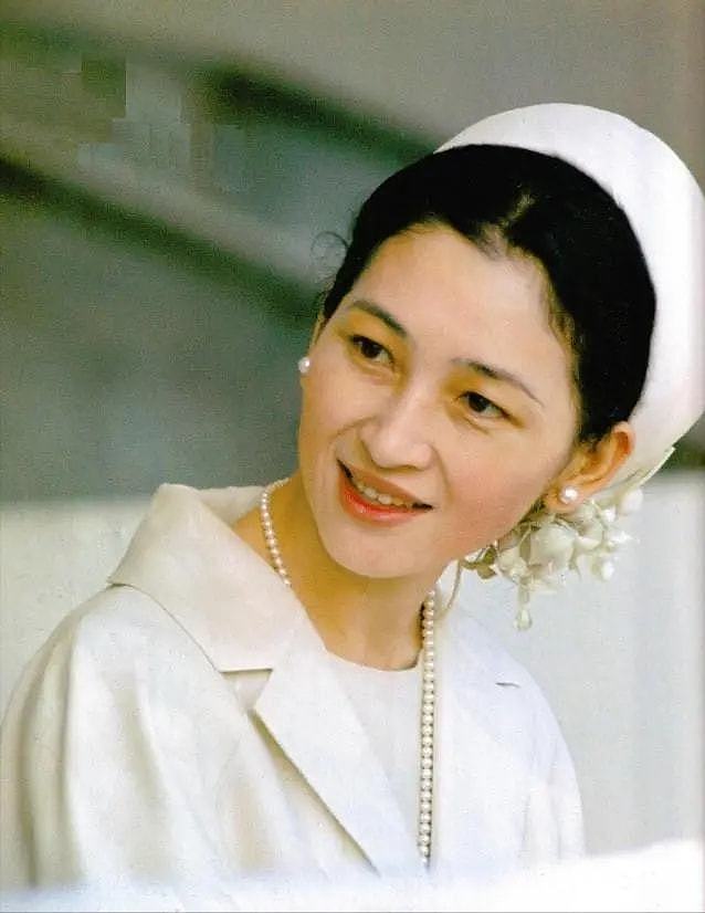 日本美智子上皇后87岁生日！和明仁上皇恩爱亮相，一身蓝色真优雅 - 8