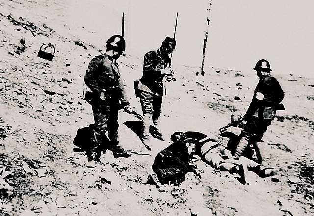 1936年，日军小队下乡扫荡，一个农民遭遇了悲惨的一天 - 9