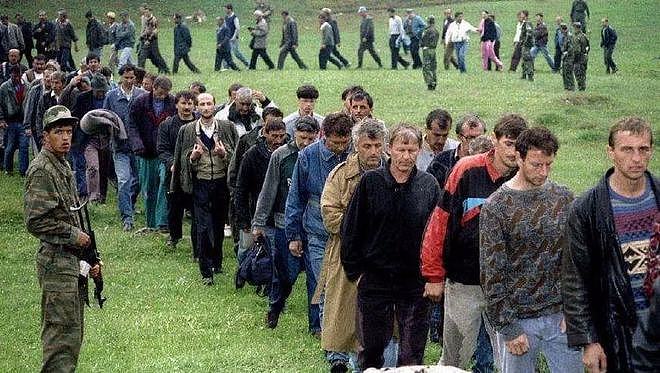 残酷的波黑战争：屠杀闻名世界，手段堪比纳粹，一半人口沦为难民 - 6