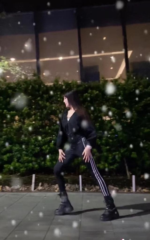 杨丽菁晒舞蹈视频，腿部僵硬弯曲不自然，疑似早年脊椎受伤未痊愈 - 2