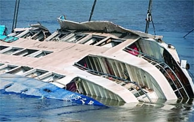 2015年儿童节，惨烈的长江游轮沉船事件，442人丧命，仅12人幸存 - 9