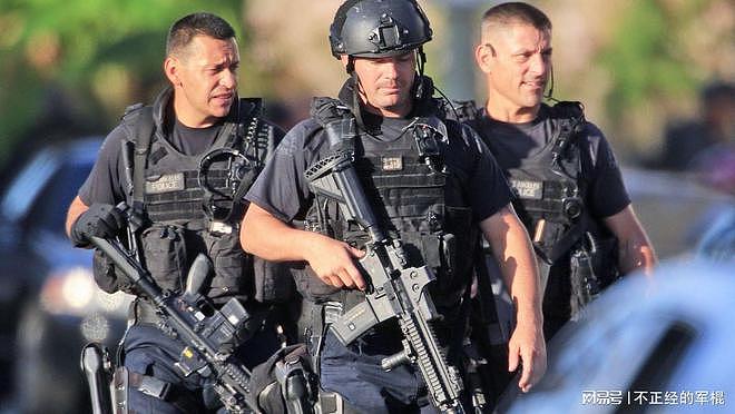 北好莱坞枪战：悍匪使用五六冲抢劫银行，美警紧急采购步枪 - 16