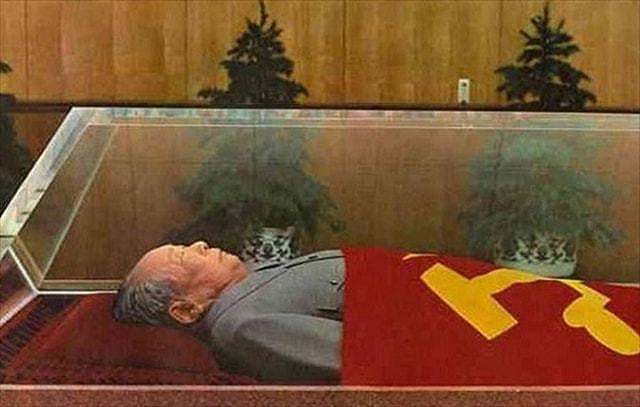 毛主席追悼会上，华国锋致了哪14个字？引得数千群众因悲痛昏厥 - 4