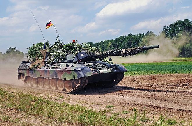 德外长敦促对乌提供重型武器 德企：准备好提供50辆豹1坦克 - 2