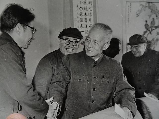 他十三岁开始干革命，曾担任上海市委第一书记，后来官至副国级 - 2