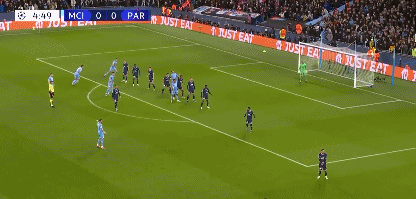 射门3-11+角球0-5！巴黎半场被压制，梅西只能防守反击，曼城中柱 - 3