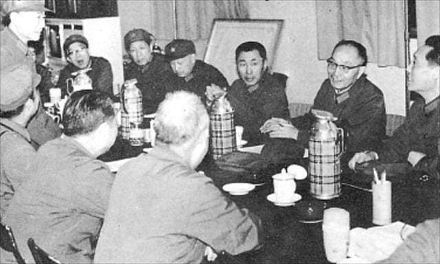 1964年，张爱萍会议中告假离开，周总理将其拦下搜身：保密无小事 - 5